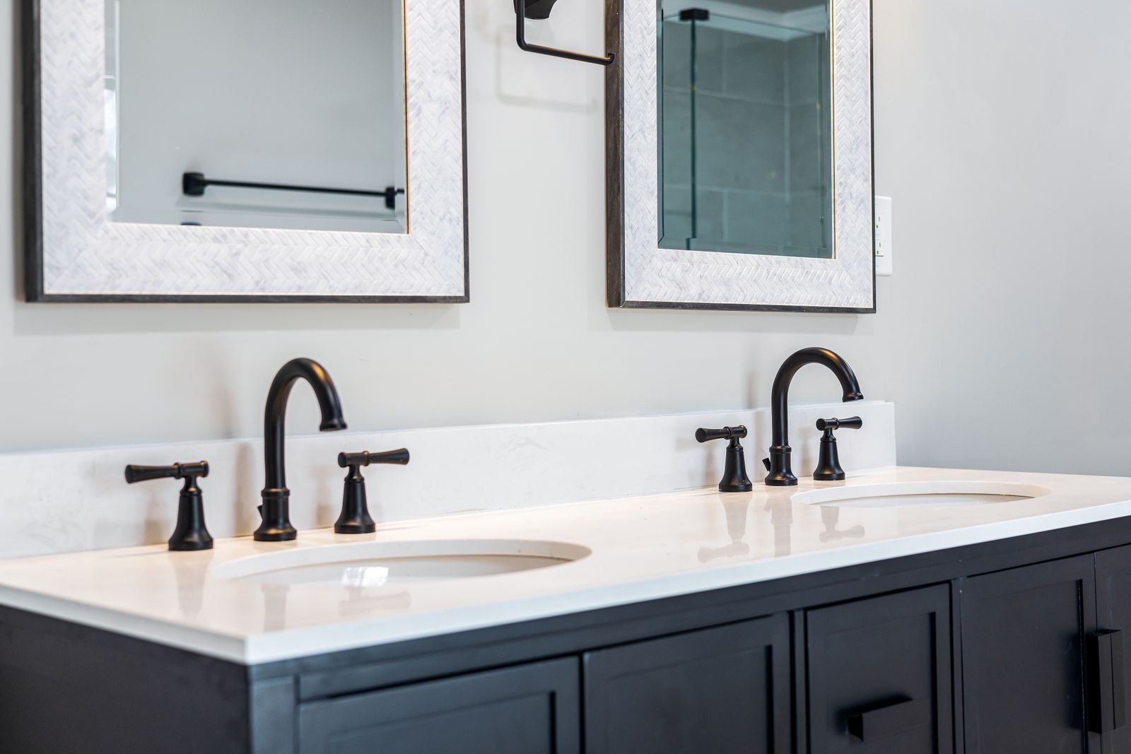 Quartz Double-Vanity Bath